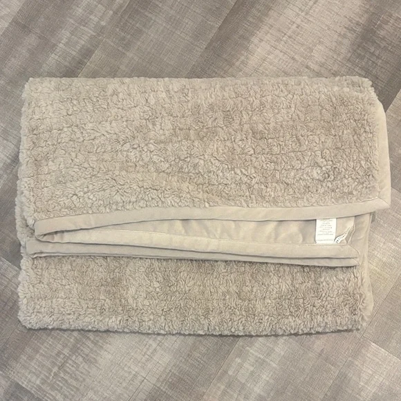 pottery barn throw blanket - Picture 2 of 5